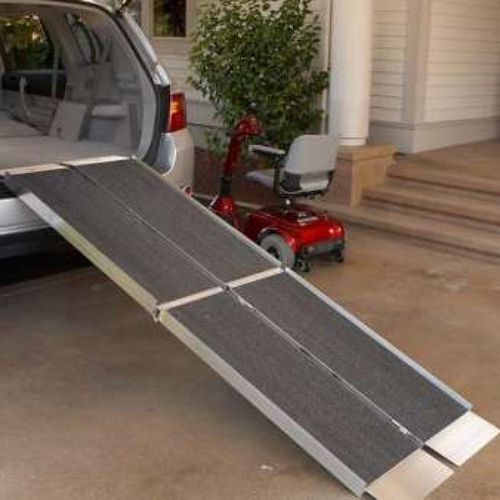 suitcase-trifold-as-ramp-van