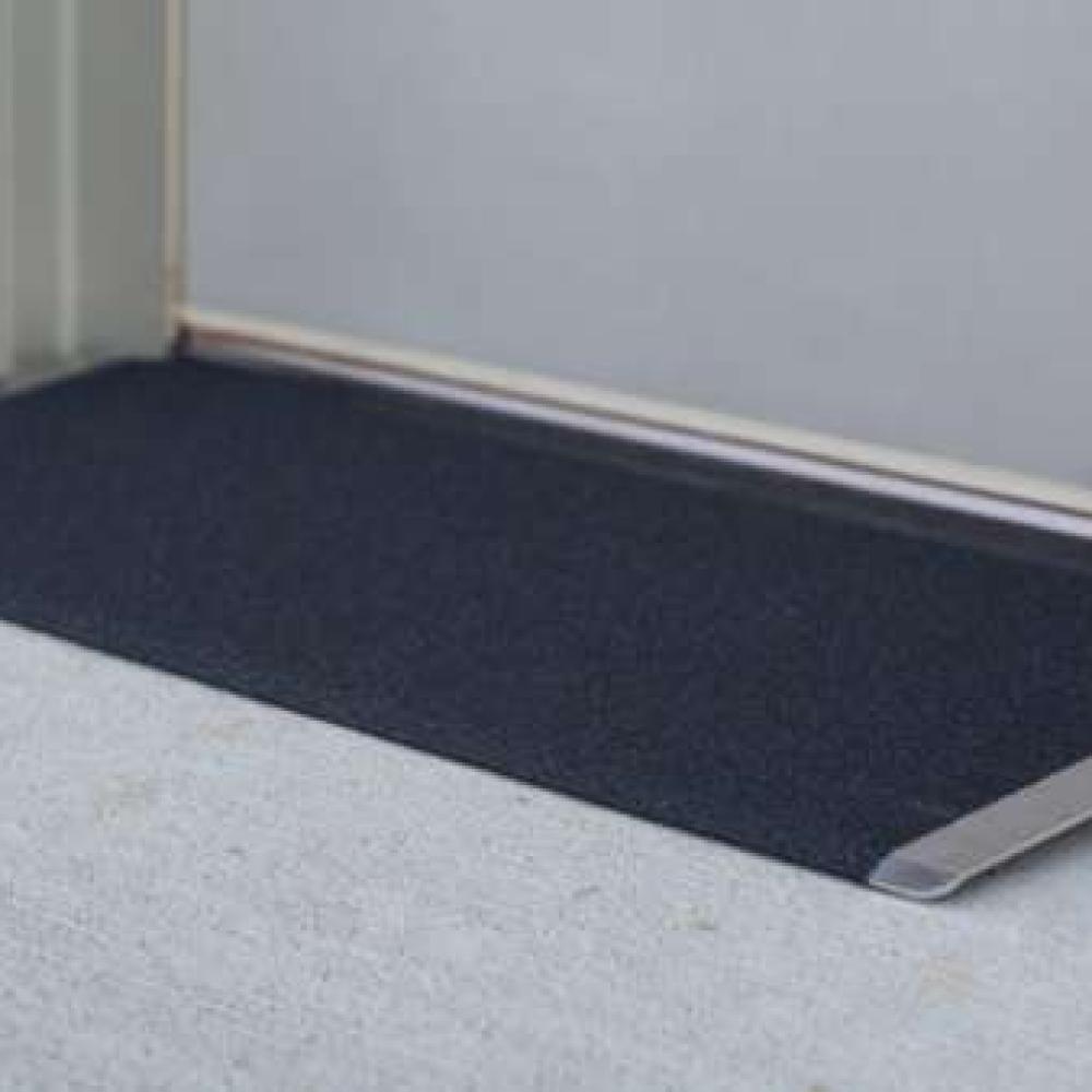 transitions-angled-entry-plate-door-closed