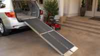 suitcase-trifold-as-ramp-van
